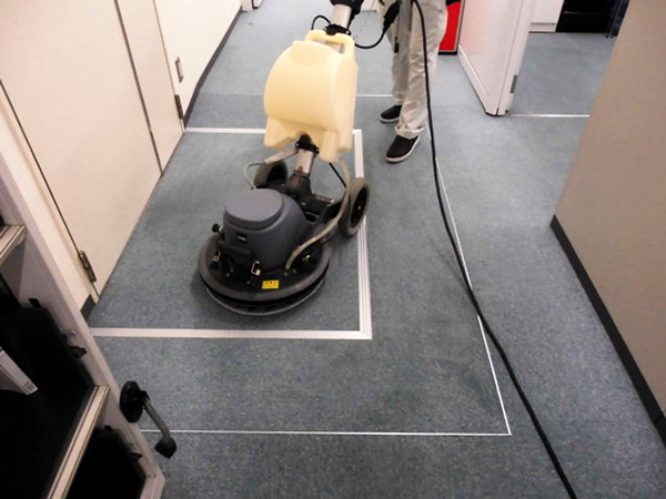 カーペット清掃の写真