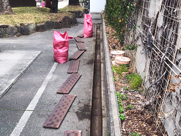 側溝清掃の写真