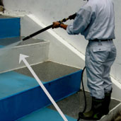 プールサイド高圧洗浄